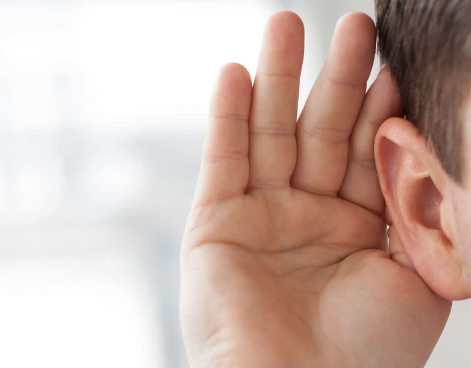 چه دلیلی باعث از دست دادن شنوایی می‌شود؟